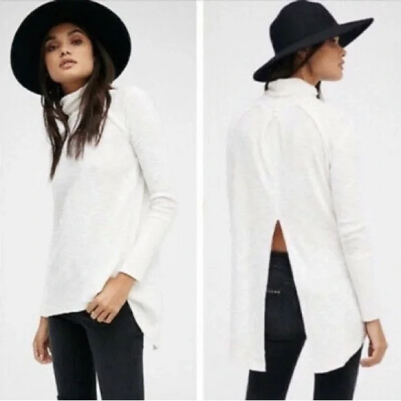 We The Free split back maroon turtle neck . Medium - Picture 2 of 6